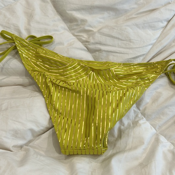 Charlie by Matthew Zink Two Piece Yellow Bikini Set Size Large - Picture 8 of 8